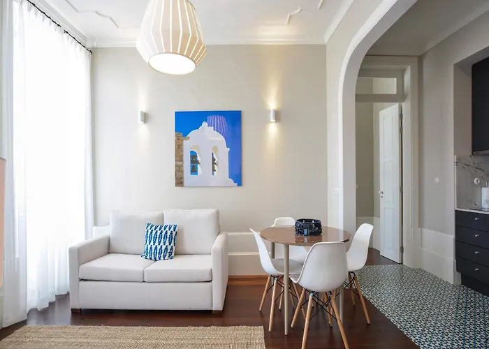 Modern 2-Bedroom Apartment In Porto
